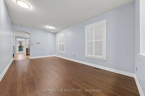 23 Grayleaf Drive, ON L4A 0V4