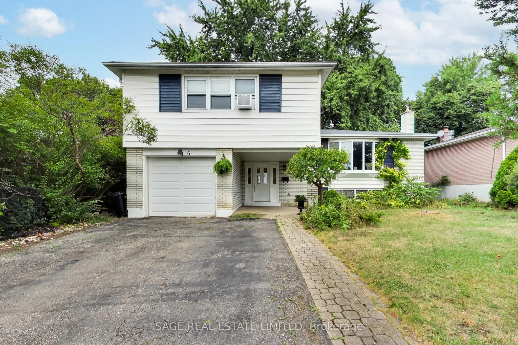 6 Dunsinane Drive, ON L3T 3K2