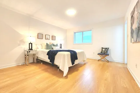 63 Peninsula Crescent, ON L4S 1V1