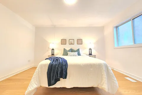 63 Peninsula Crescent, ON L4S 1V1