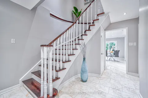 10 Olivewood Drive, ON L3S 3E3