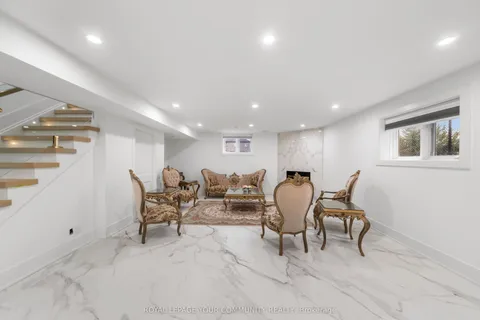 72A Oxford Street, ON L4C 4L5