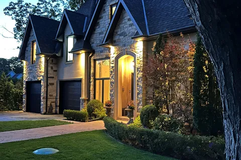 378 Old Bloomington Road, ON L4G 0M2