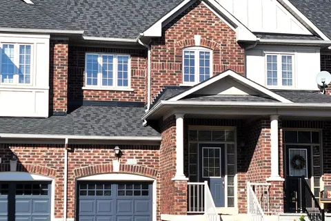 578 Reeves Way Boulevard, ON L4A 0T3