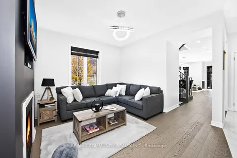 37 Mantle Avenue, ON L4A 0M7