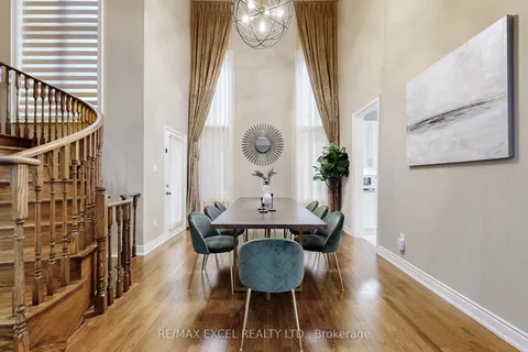 160 Roy Harper Avenue, ON L4G 0V6