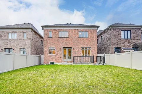 14 Botelho Circle, ON L4G 3X3