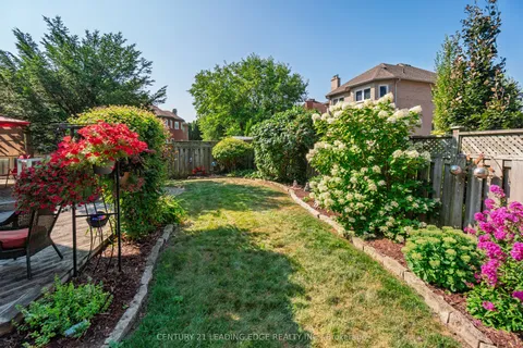 207 Larkin Avenue, ON L3P 4Y7