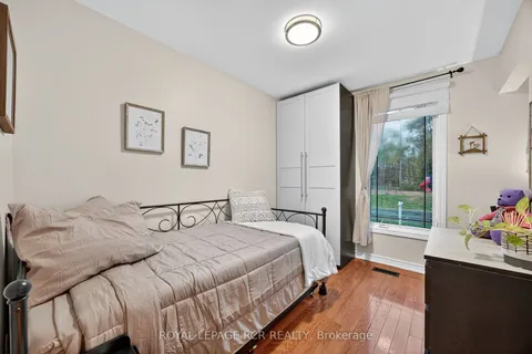 17 Pine Park Boulevard, ON L0M 1J0