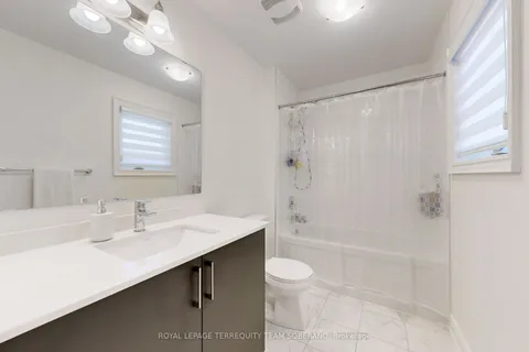 10 Hydrangea Hollow, ON L9N 0T3