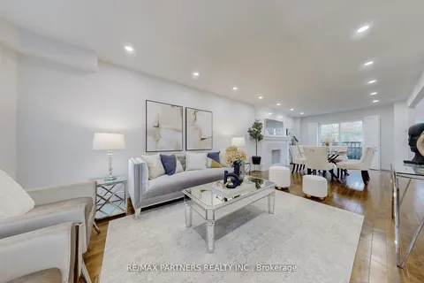 6 Geoffrey Crescent, ON L4A 5B9