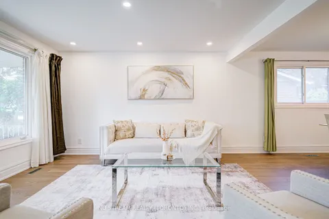 8 Hemingway Crescent, ON L3R 2A4