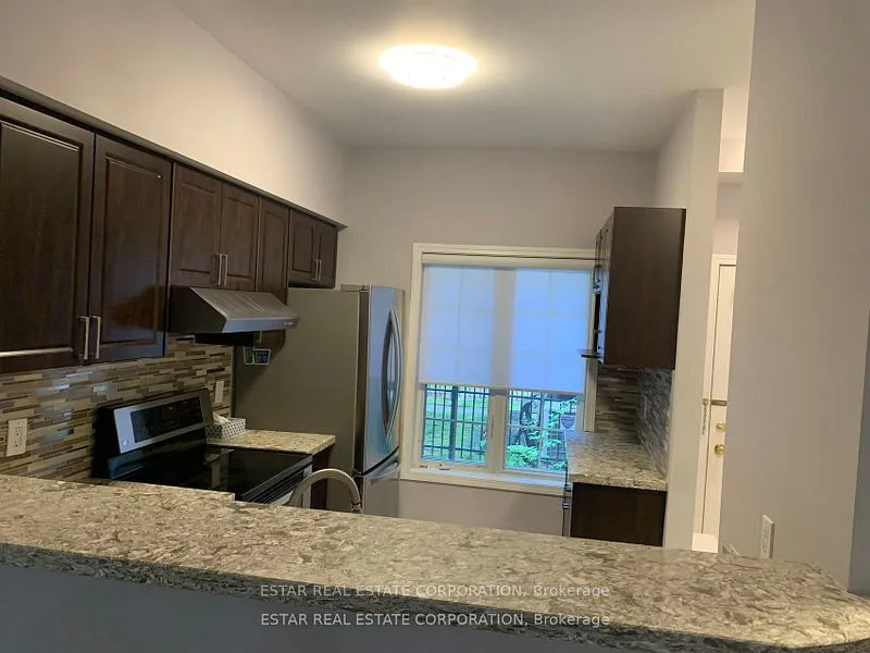 Condo Townhouse kitchen at 23 St Moritz Way Markham