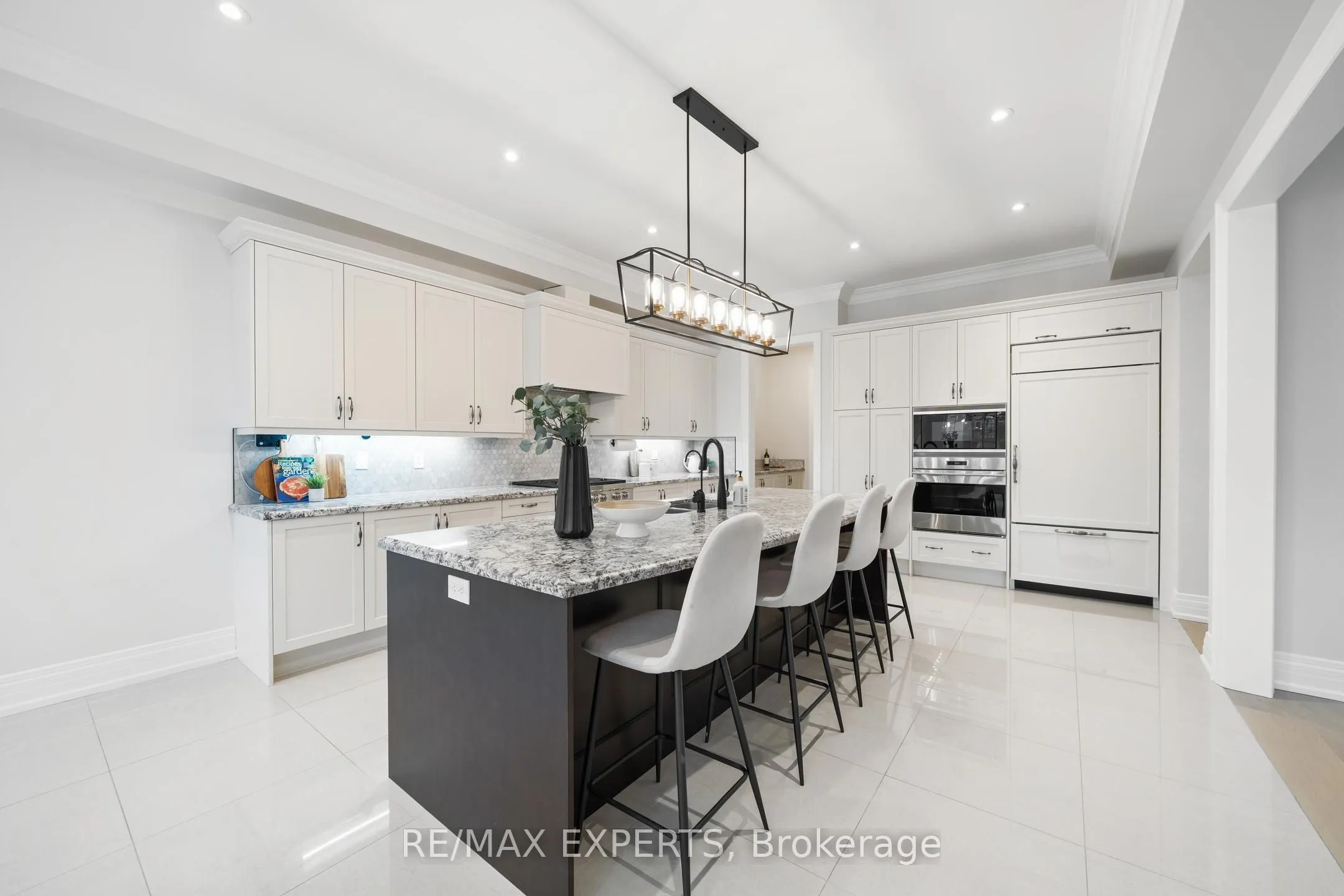 16 Raymond Love Court, ON L7B 0M7