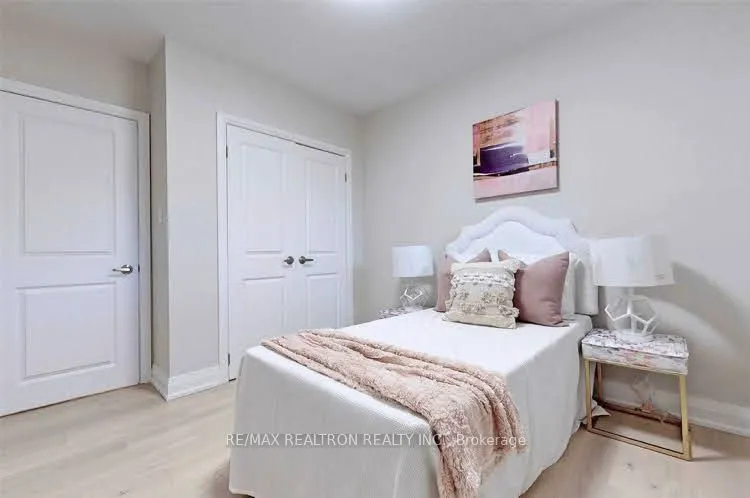 9 Lee Gate, ON L4G 2J6