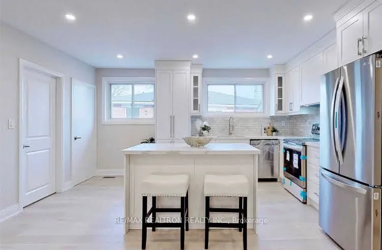 9 Lee Gate, ON L4G 2J6