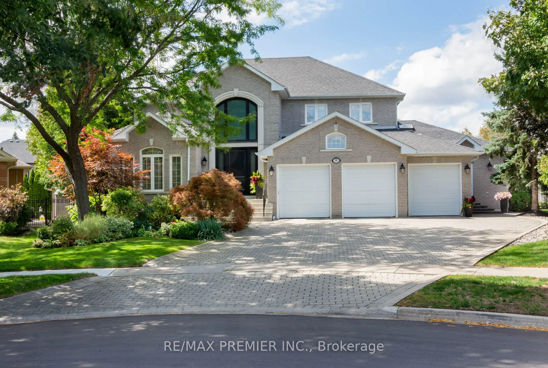 90 Shamrock Crescent, ON L4H 1A3