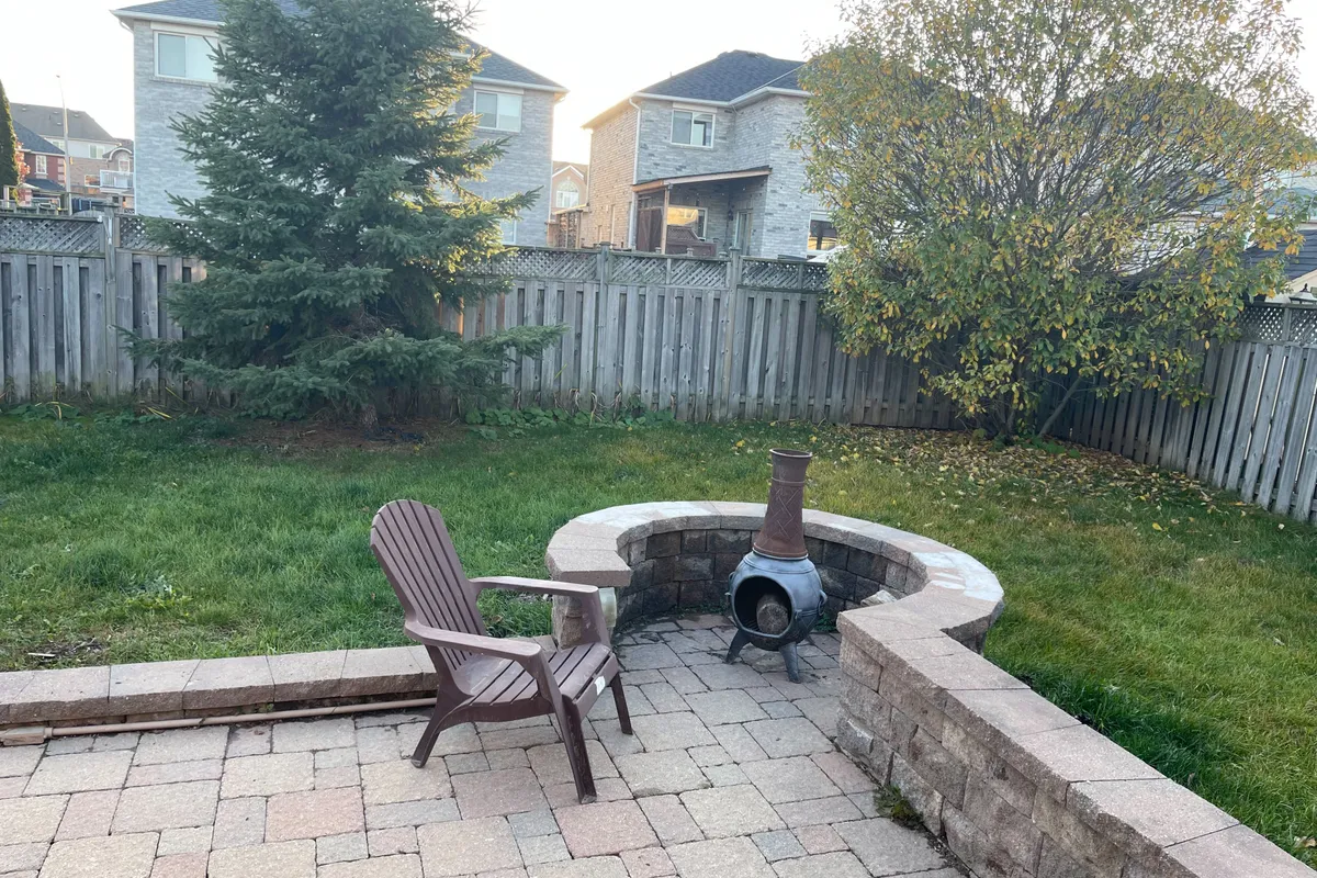 1995 Romina Court, ON L9S 4Y1