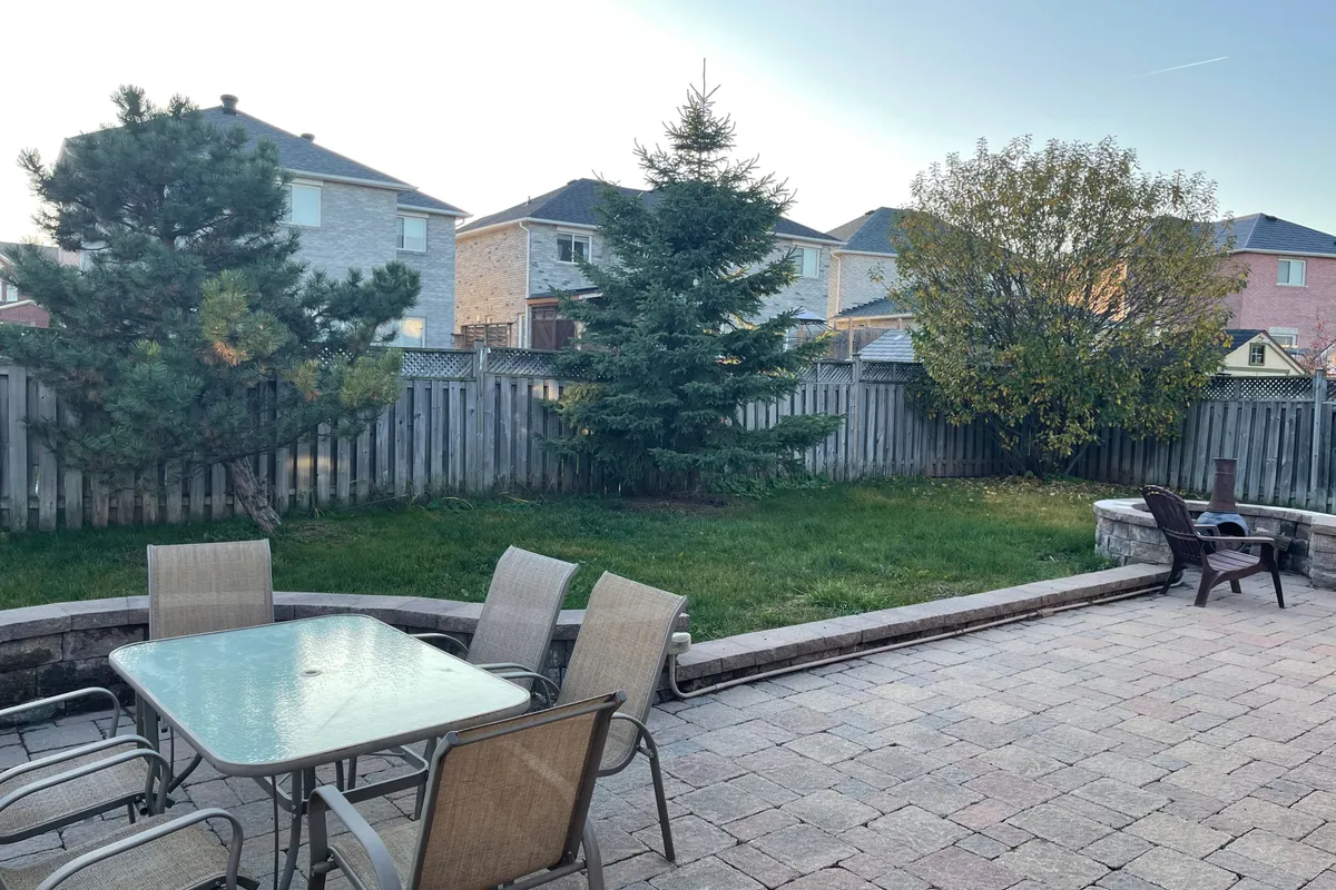 1995 Romina Court, ON L9S 4Y1