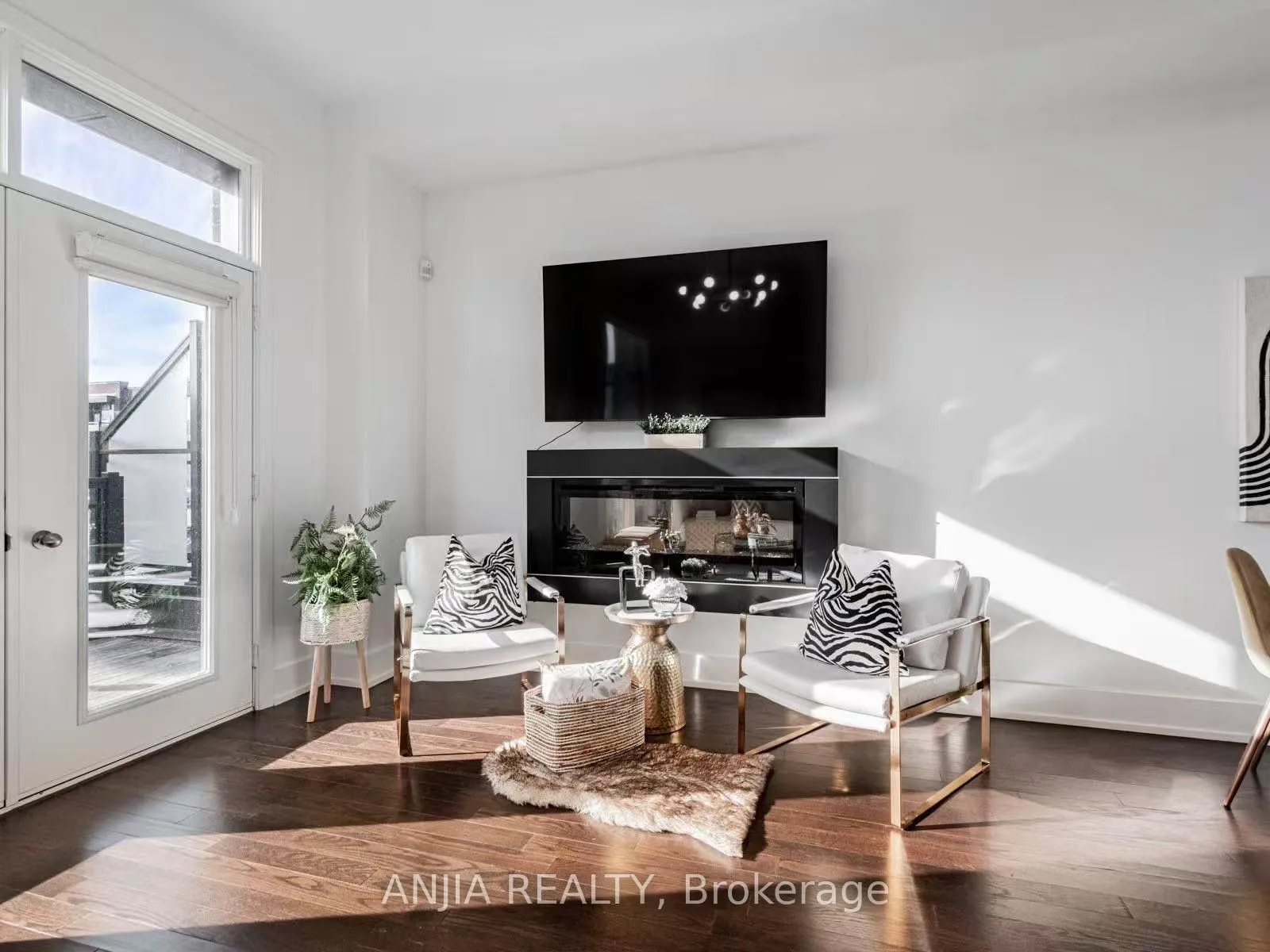 9140 Bathurst Street, ON L4J 0K1