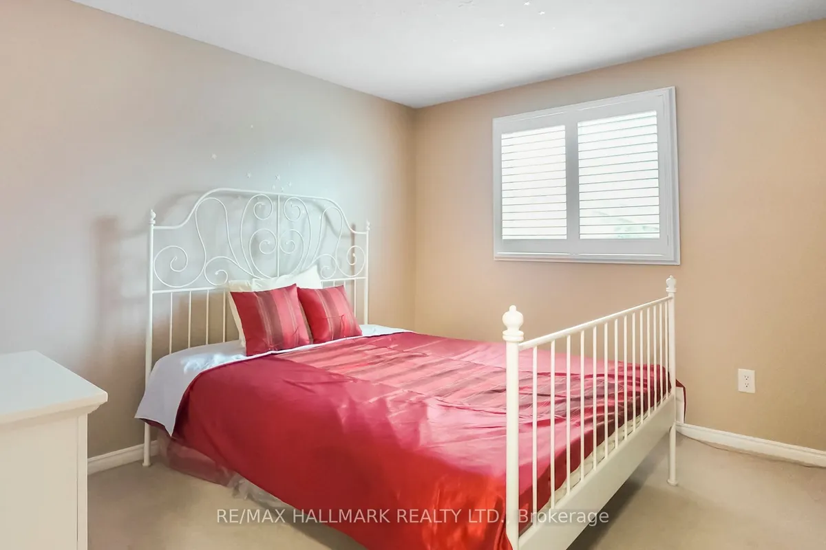 22 Avondale Crescent, ON L4G 3P6