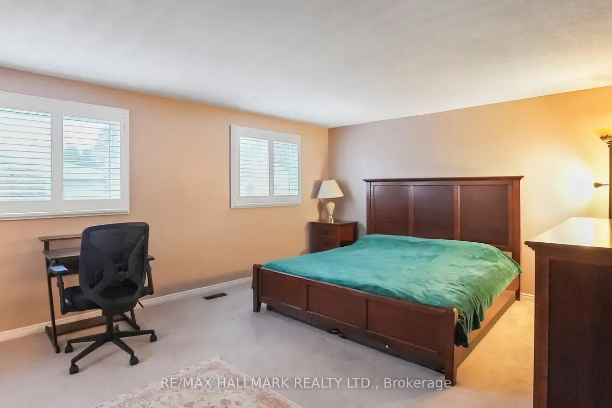 22 Avondale Crescent, ON L4G 3P6