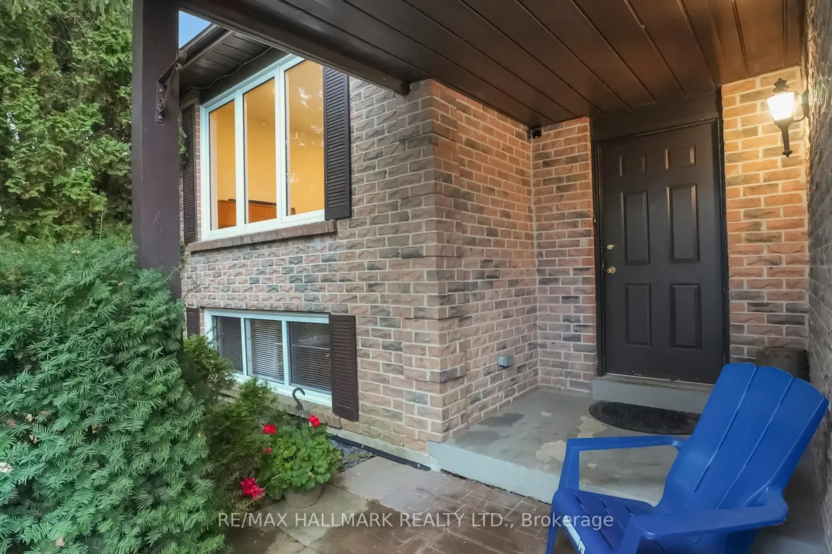 22 Avondale Crescent, ON L4G 3P6