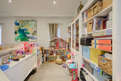 6 Sapphire Drive, ON L4S 2E4