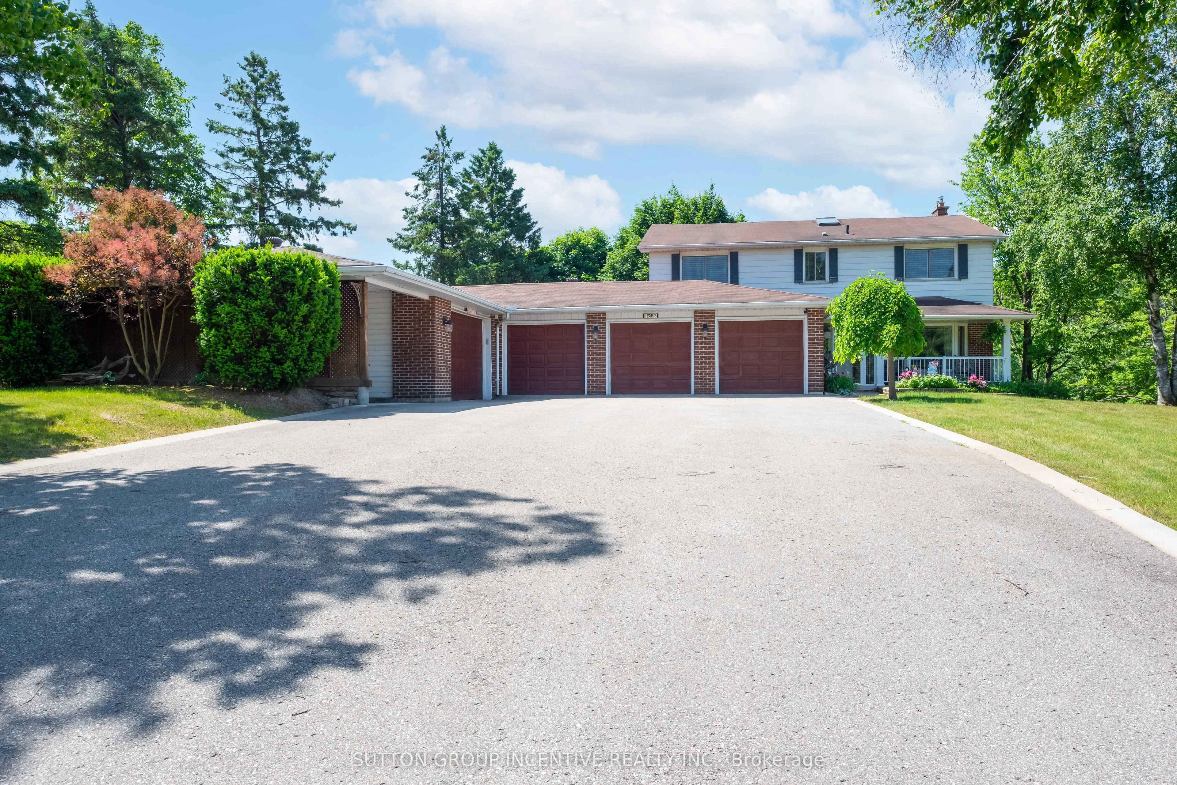1983 Innisfil Heights Crescent, ON L9S 4A7