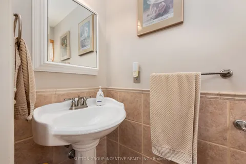 1983 Innisfil Heights Crescent, ON L9S 4A7