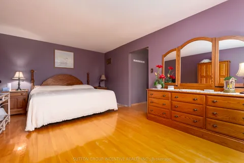 1983 Innisfil Heights Crescent, ON L9S 4A7