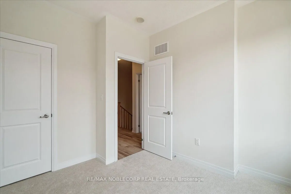 16 Tay Lane, ON L4S 0N8