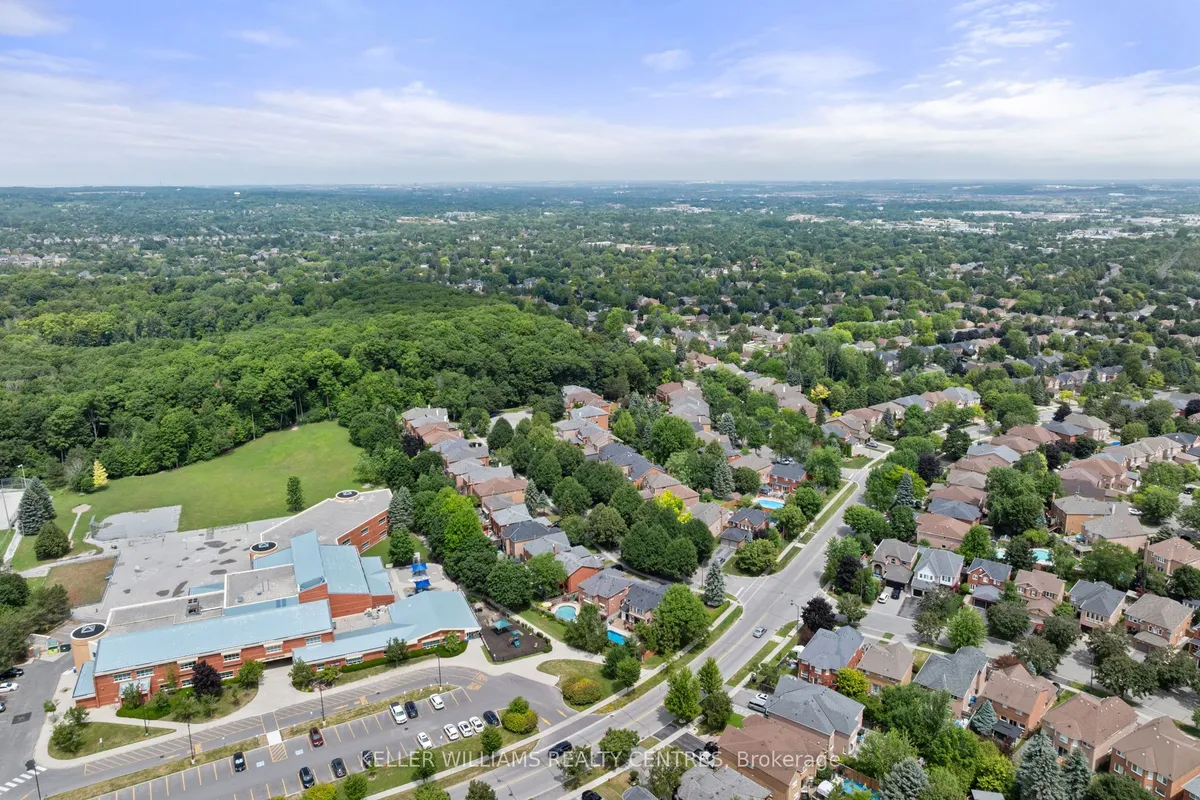 7 Mahogany Court, ON L4G 6M8