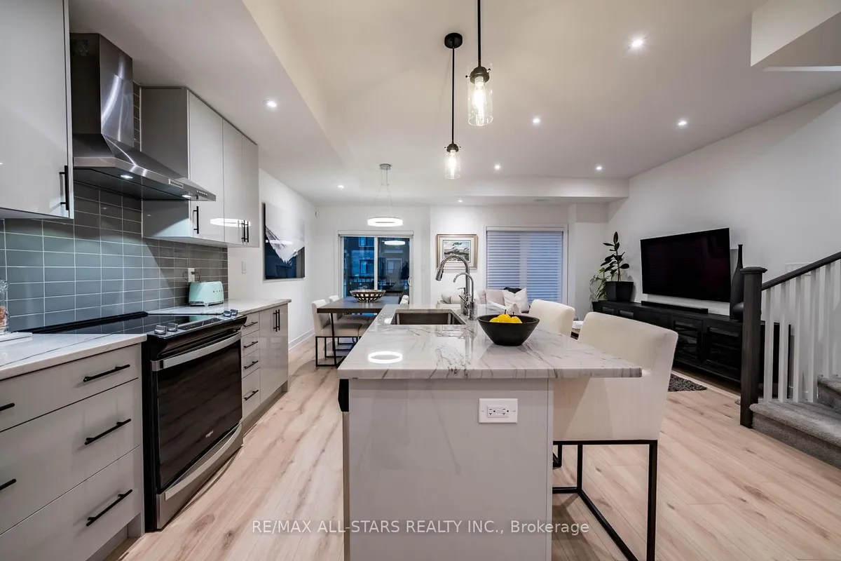 138 Covington Crescent, ON L4A 4W8