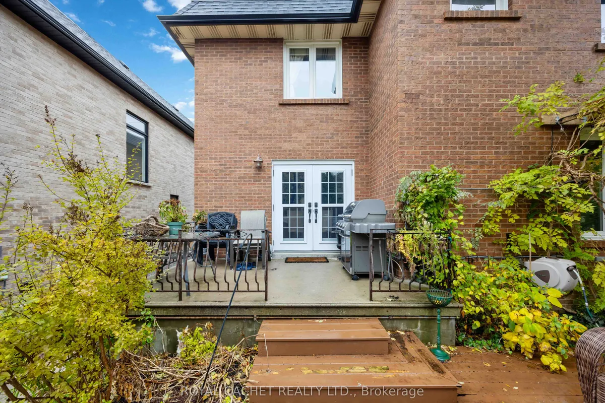 26 Aileen Road, ON L3T 5T1