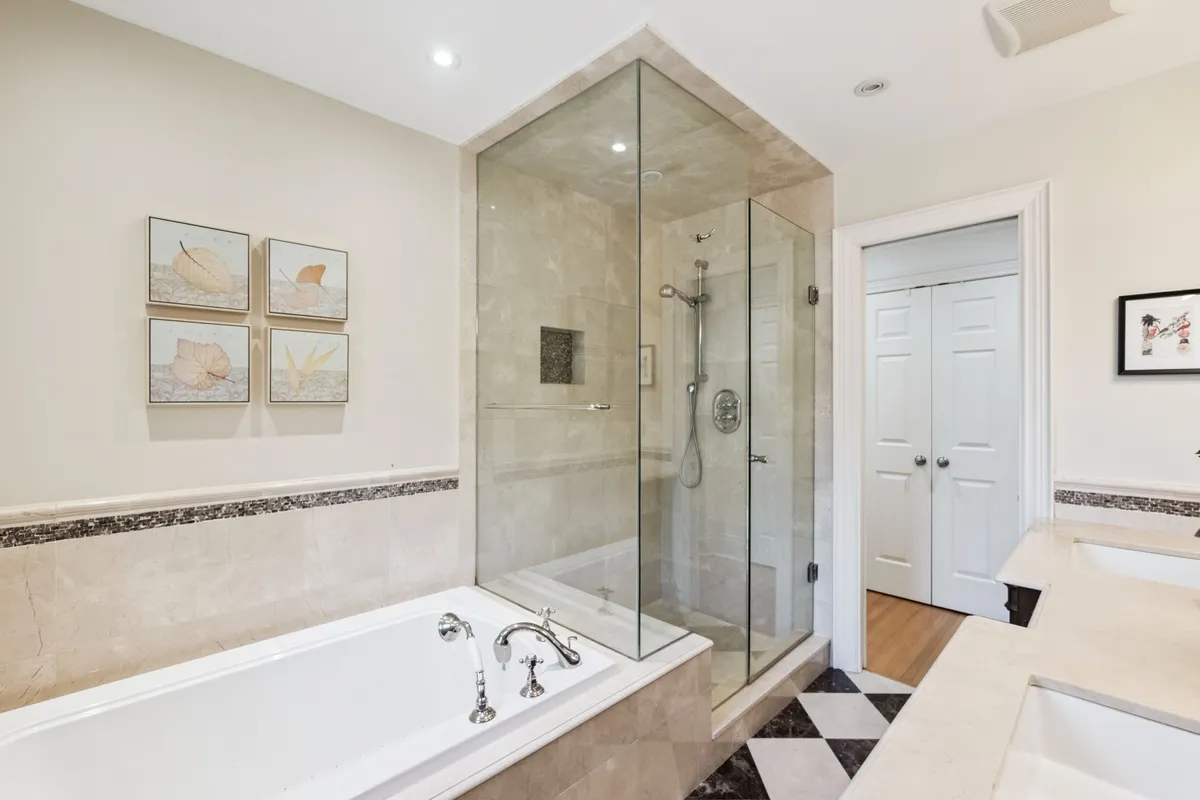 14 Village Squire Lane, ON L3T 1Z9