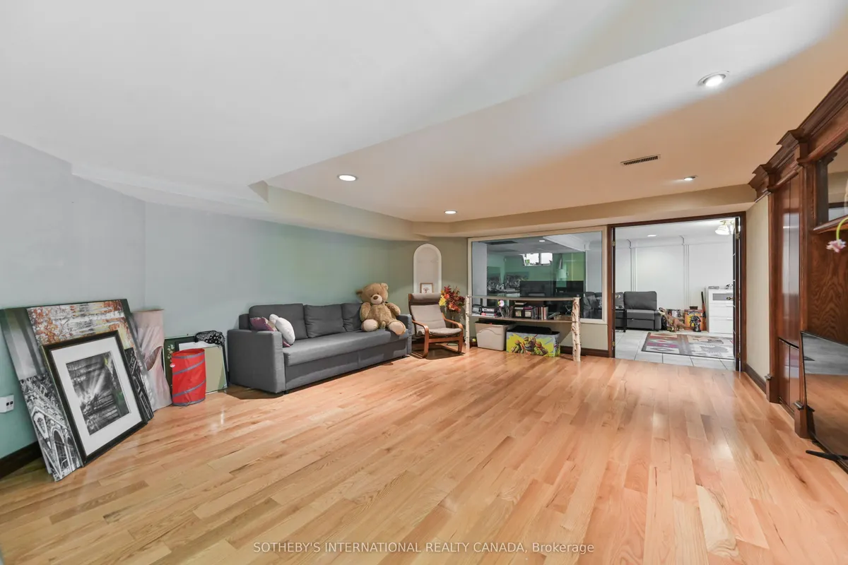 130 Monsheen Drive, ON L4L 2E7