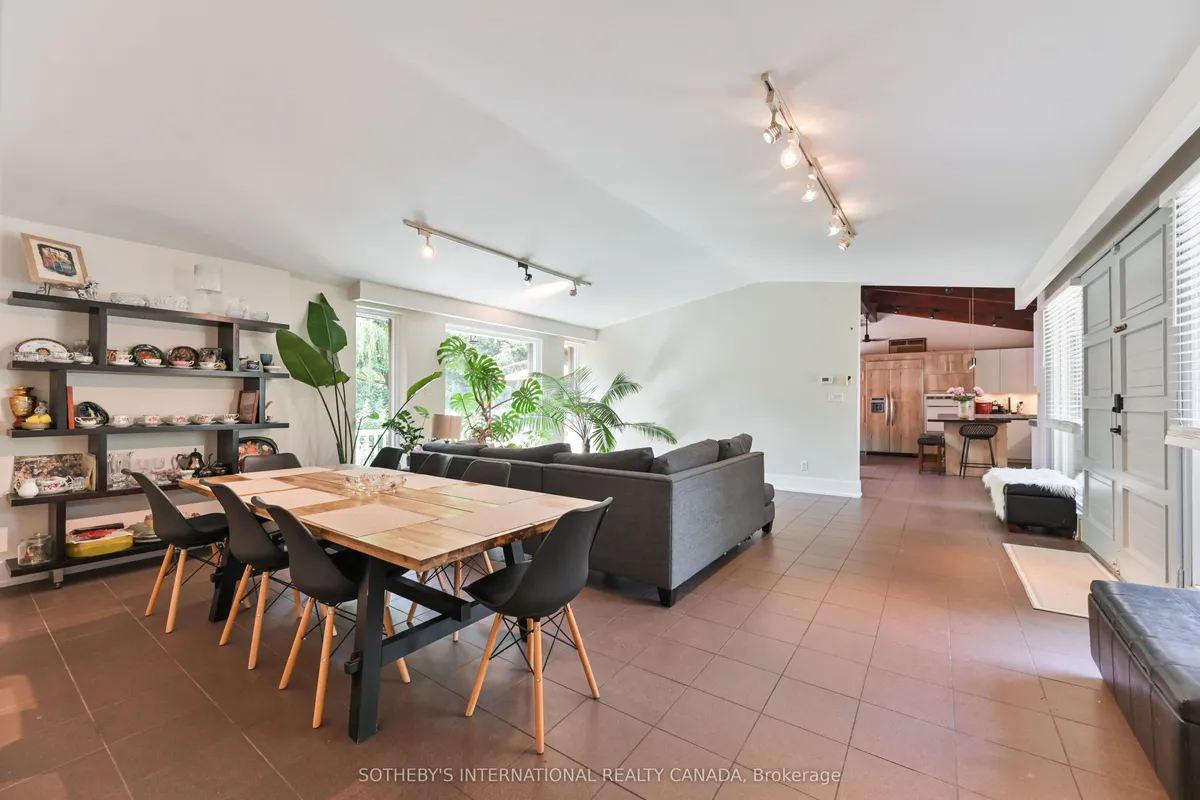 130 Monsheen Drive, ON L4L 2E7