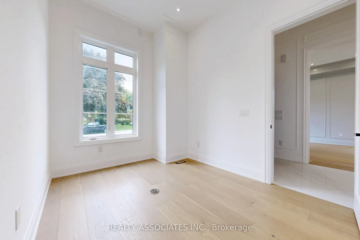 32 Cossar Avenue, ON L4G 3N8