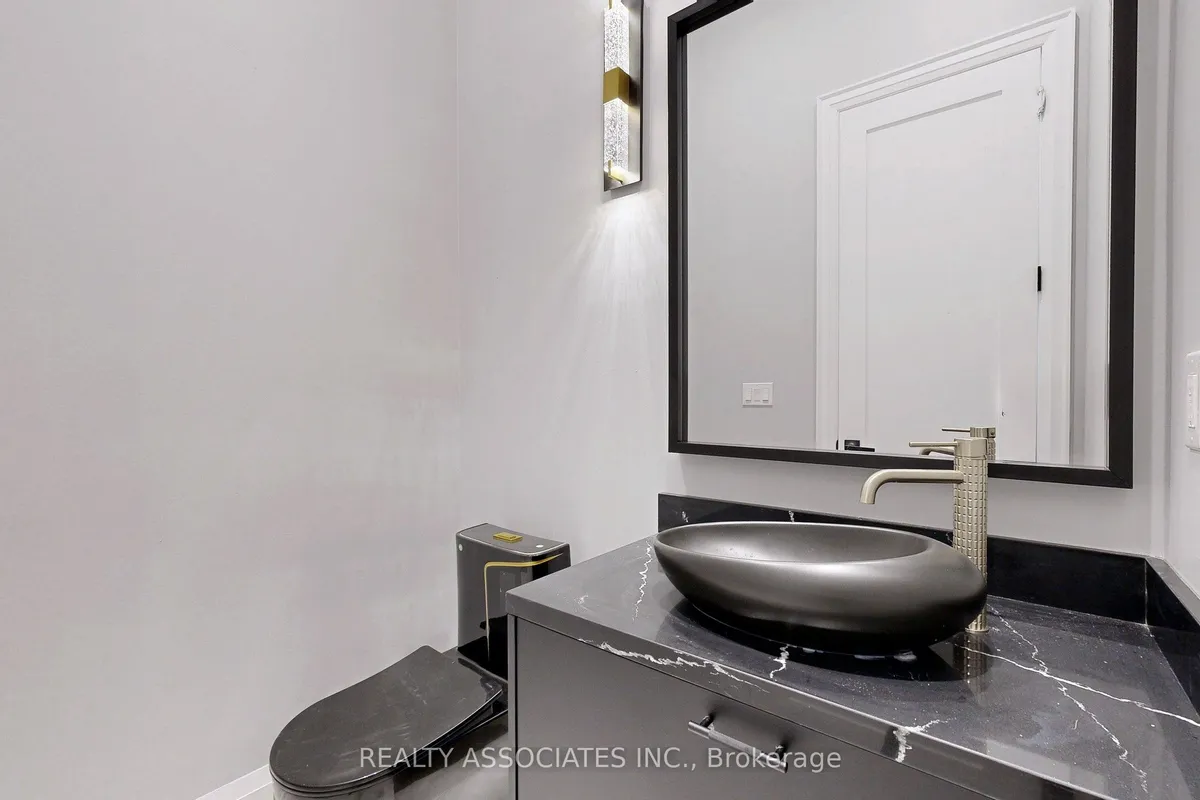 32 Cossar Avenue, ON L4G 3N8