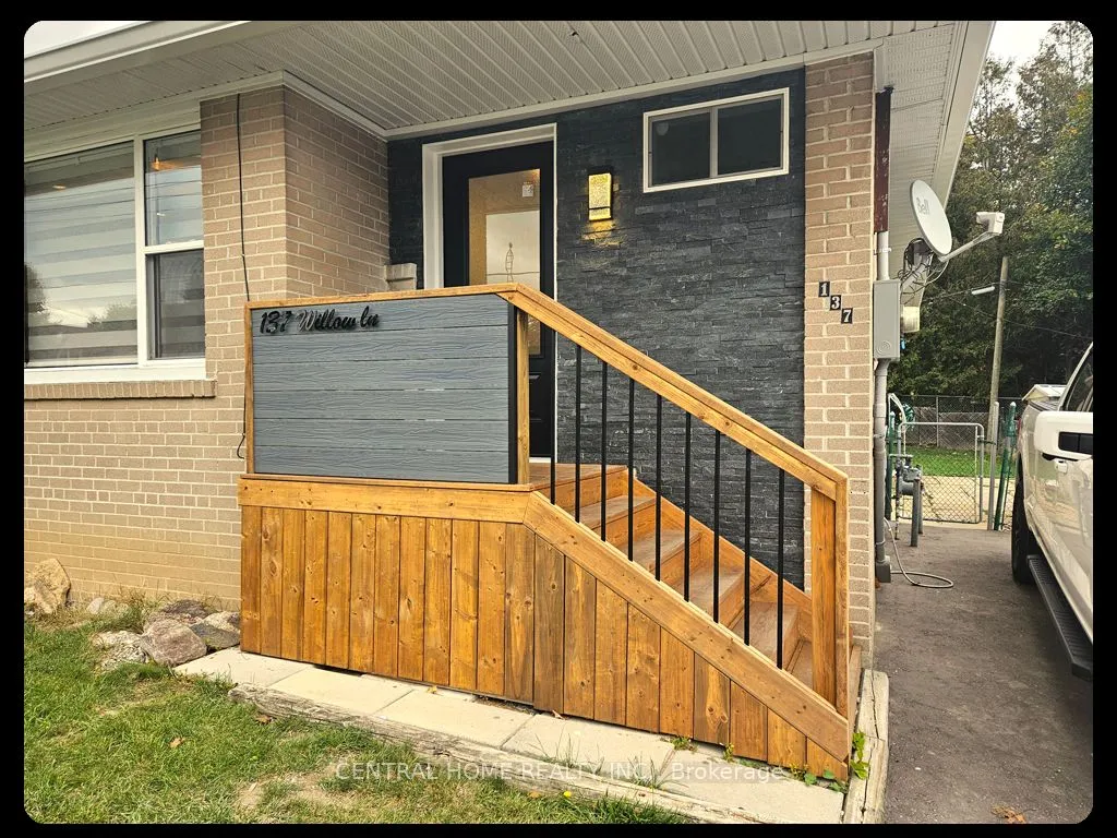 137 Willow Lane, ON L3Y 4J1