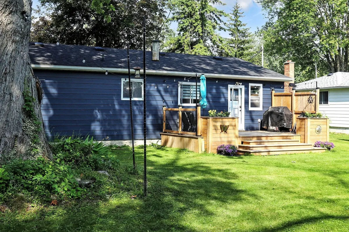 27 Isle Vista Drive, ON L0E 1N0