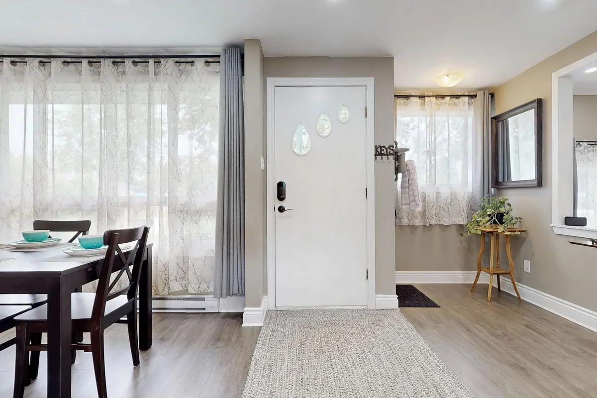 27 Isle Vista Drive, ON L0E 1N0