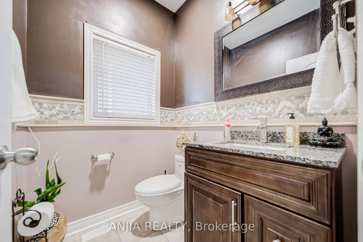 384 Highglen Avenue, ON L3S 4J3