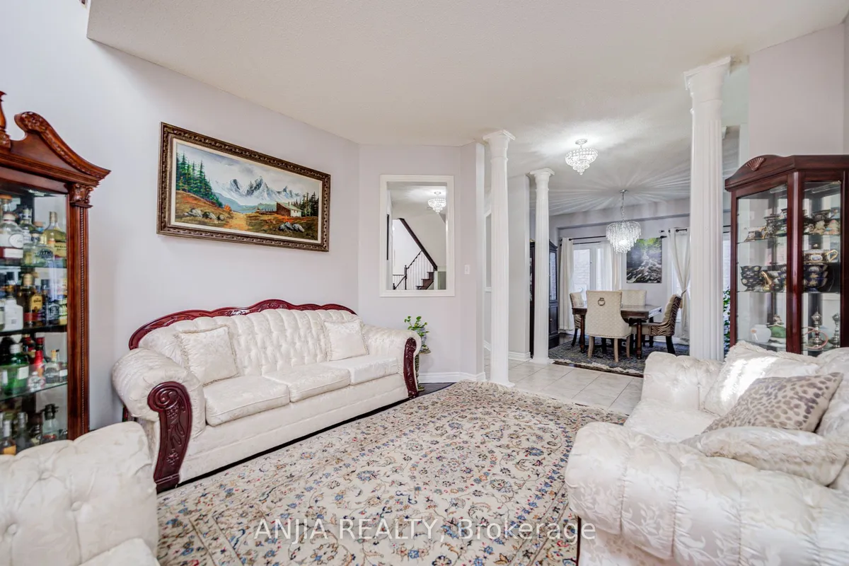 384 Highglen Avenue, ON L3S 4J3