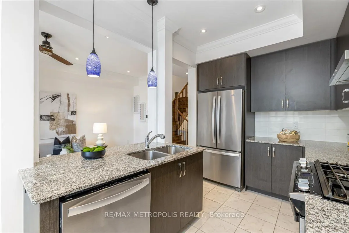 82 Dundonald Trail, ON L3Y 0E3