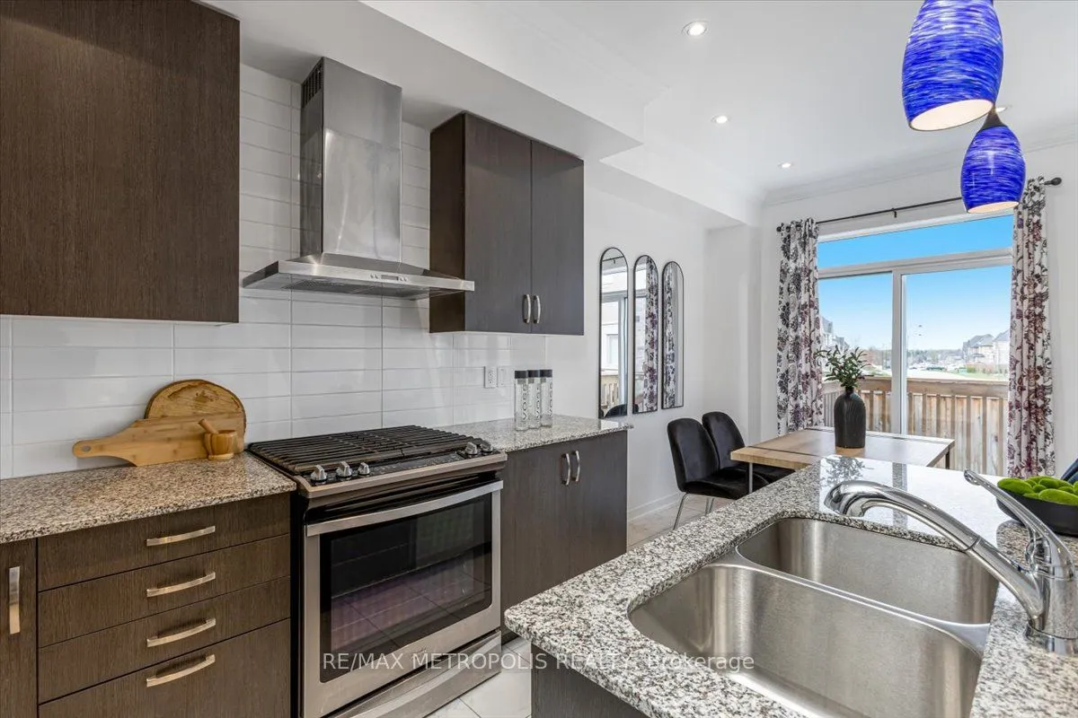 82 Dundonald Trail, ON L3Y 0E3