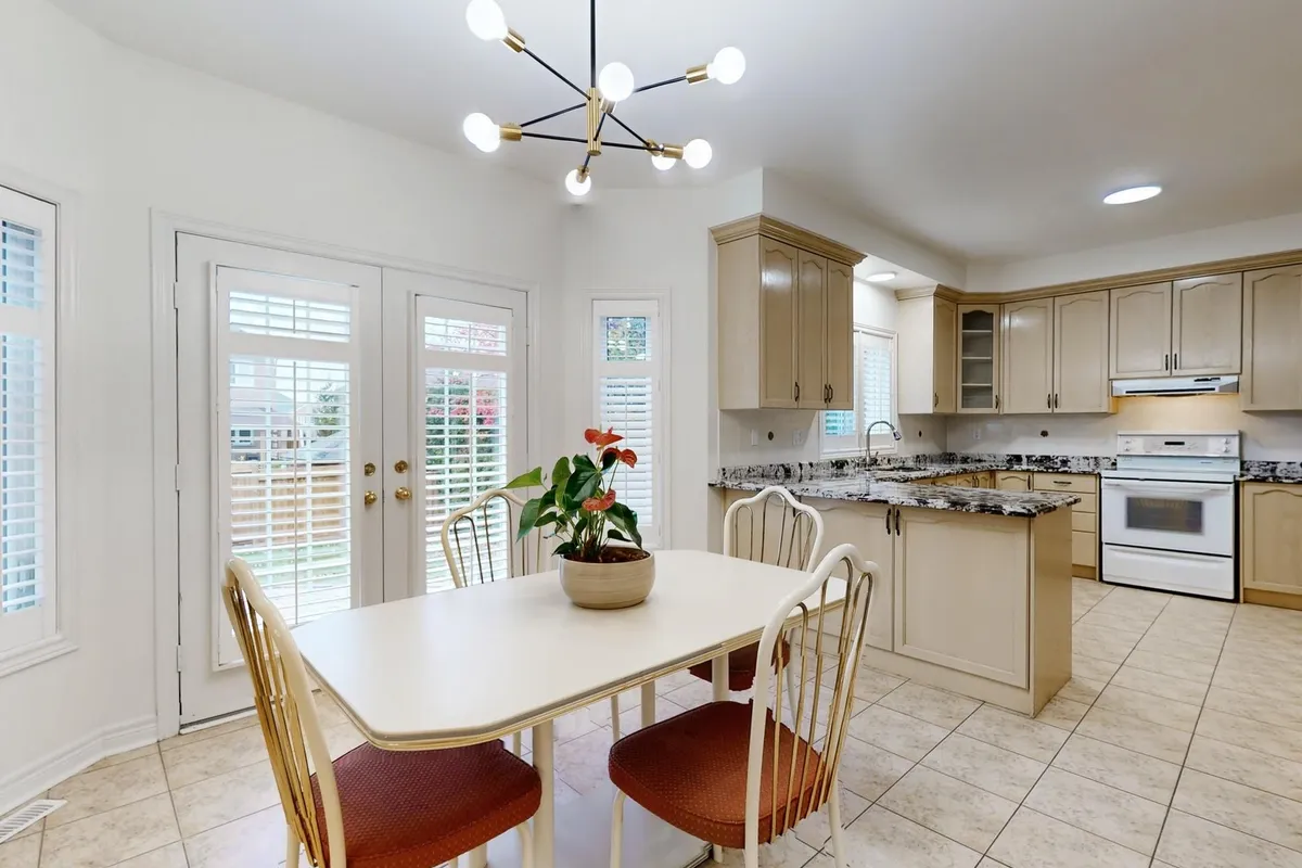 94 Reansbury Crescent, ON L6C 1X6