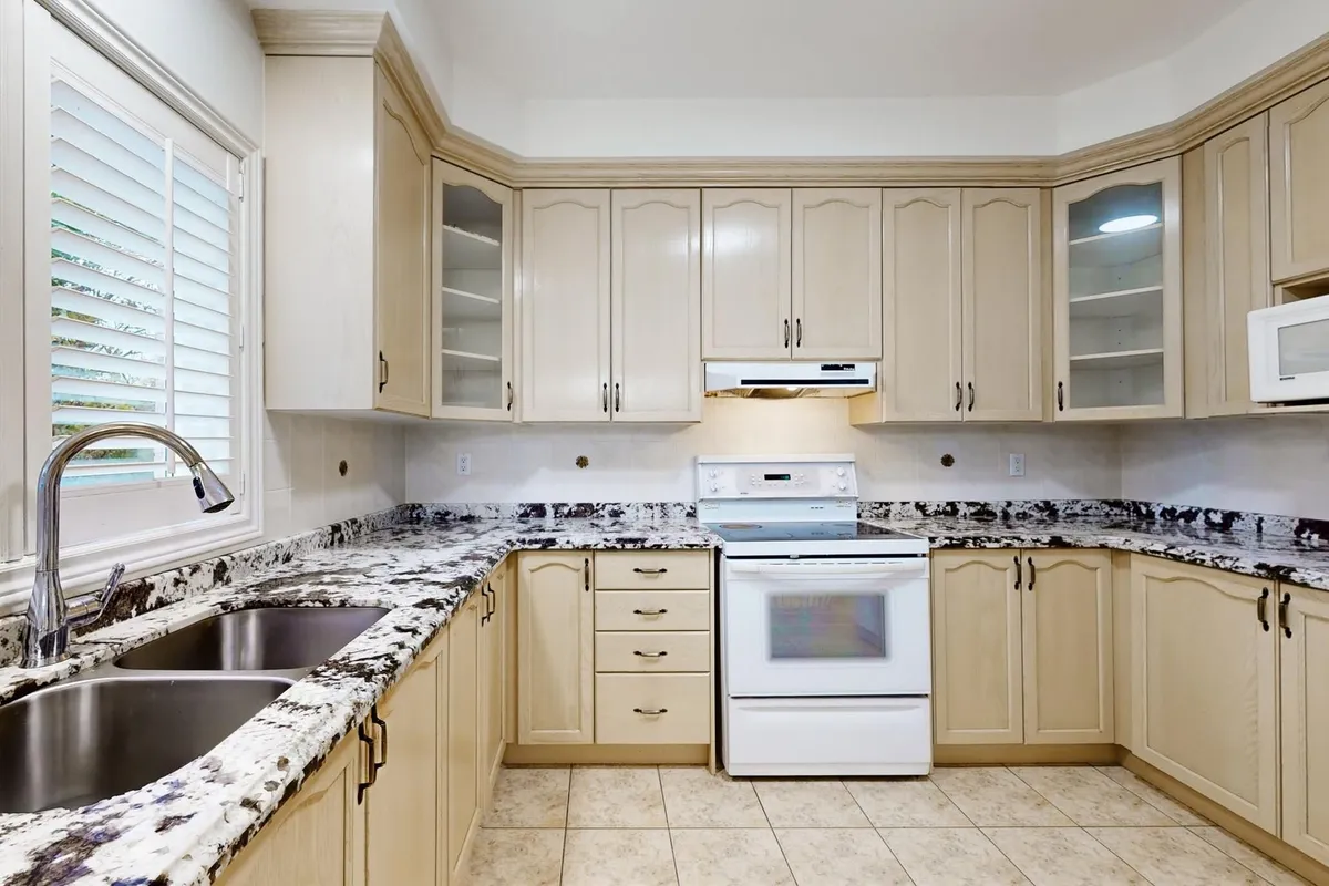 94 Reansbury Crescent, ON L6C 1X6