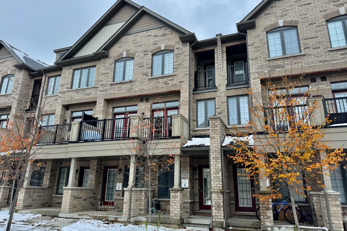 Condo Townhouse 3 bedroom 3 bathroom at 139 Frederick Wilson Avenue in Markham - MLS# N12540334